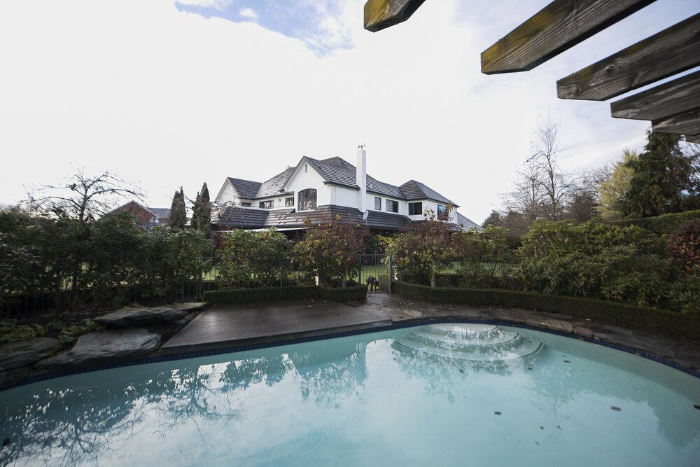 St James Bed and Breakfast — 4-Star Luxury Hotel in Christchurch, New Zealand
