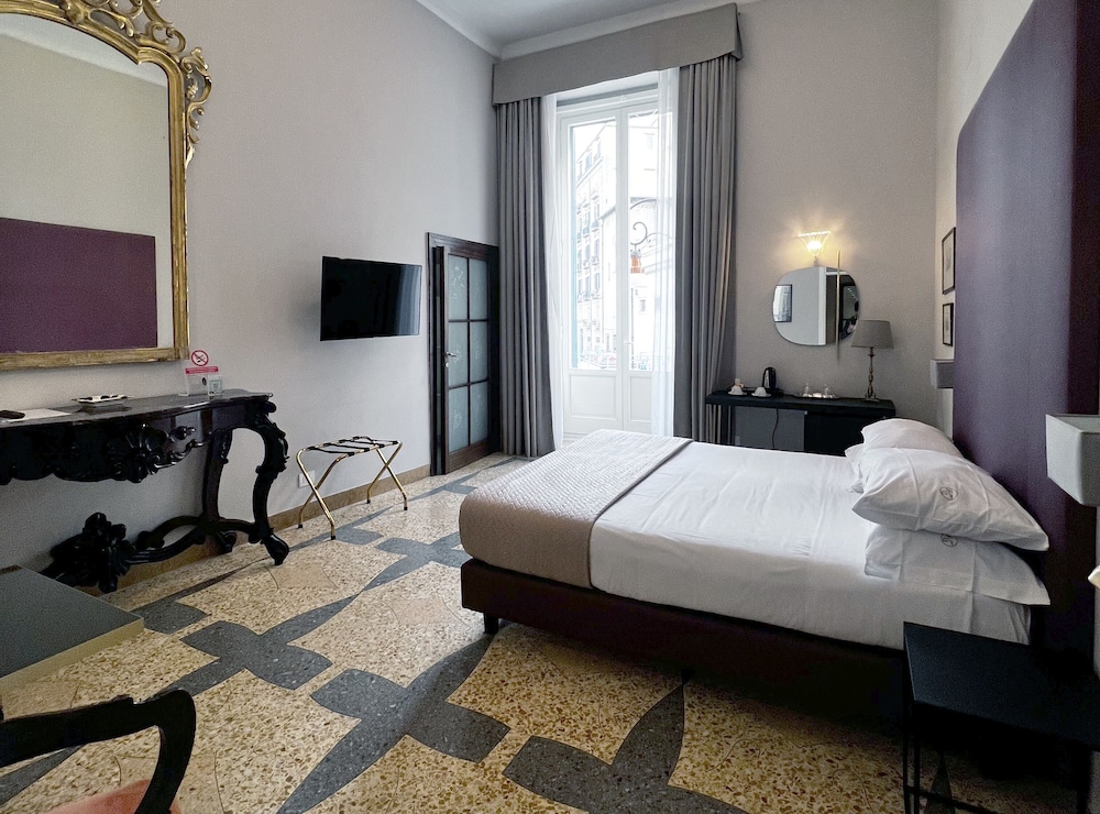 Dimora Donna Elena — 4-Star Luxury Hotel in Naples, Italy
