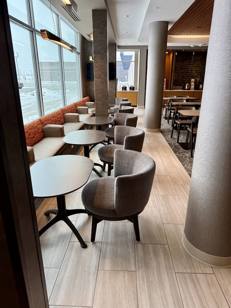 SpringHill Suites by Marriott Fargo - photo 4