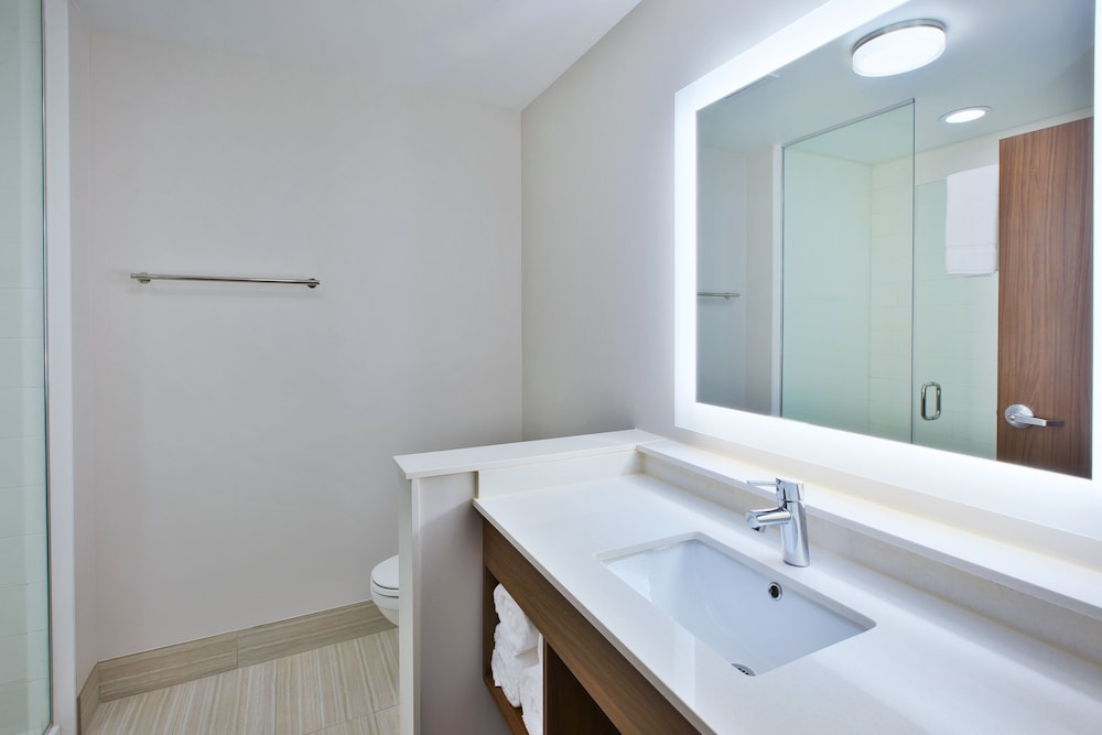 Holiday Inn Express & Suites South Hill by IHG - photo 22
