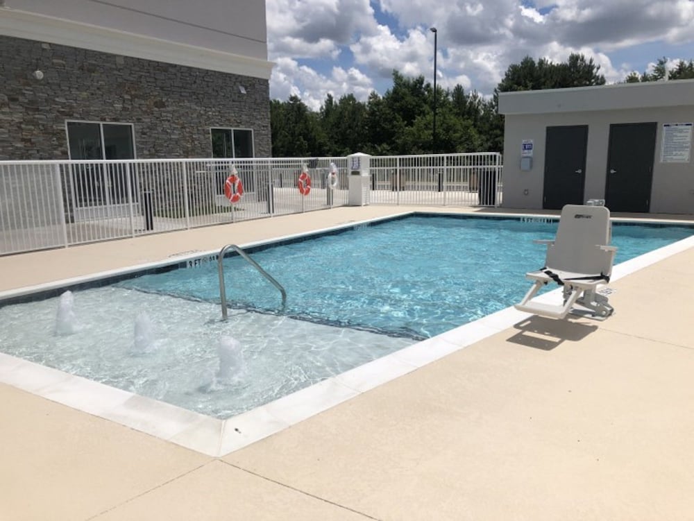 Holiday Inn Hotel & Suites Fayetteville W Fort Bragg Area by IHG - photo 11