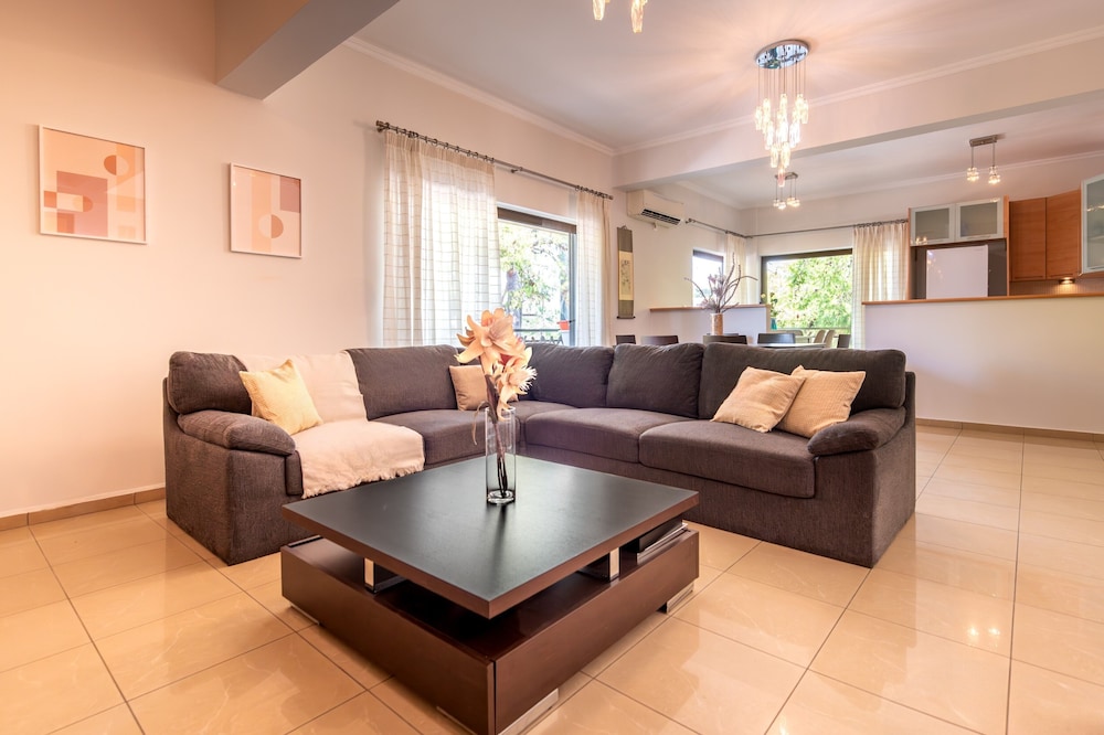 Phaedrus Living Moschato City Flat — 4-Star Luxury Hotel in Piraeus, Greece