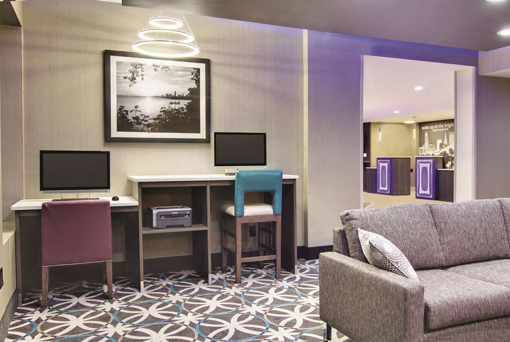 La Quinta Inn & Suites by Wyndham Cleveland Airport West - photo 47