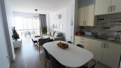 Sunorama Waterfront Apartment