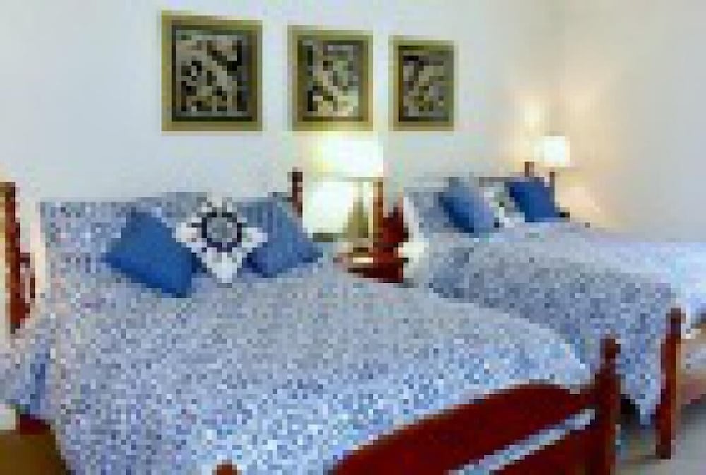 Camelot Restaurant & Inn - photo 3