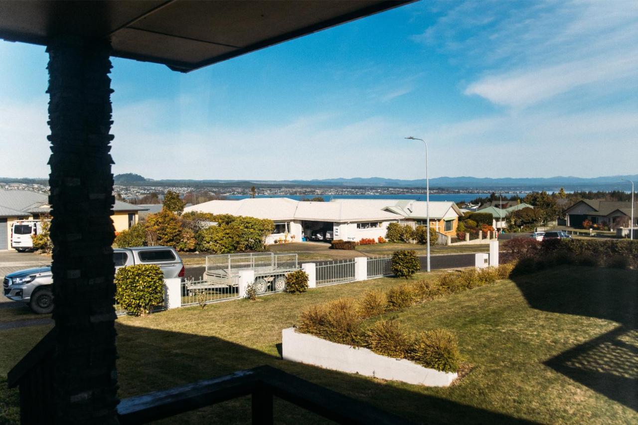 Garden Grove Gem Lake Taup Holiday Home — 4-Star Luxury Hotel in Taupo, New Zealand