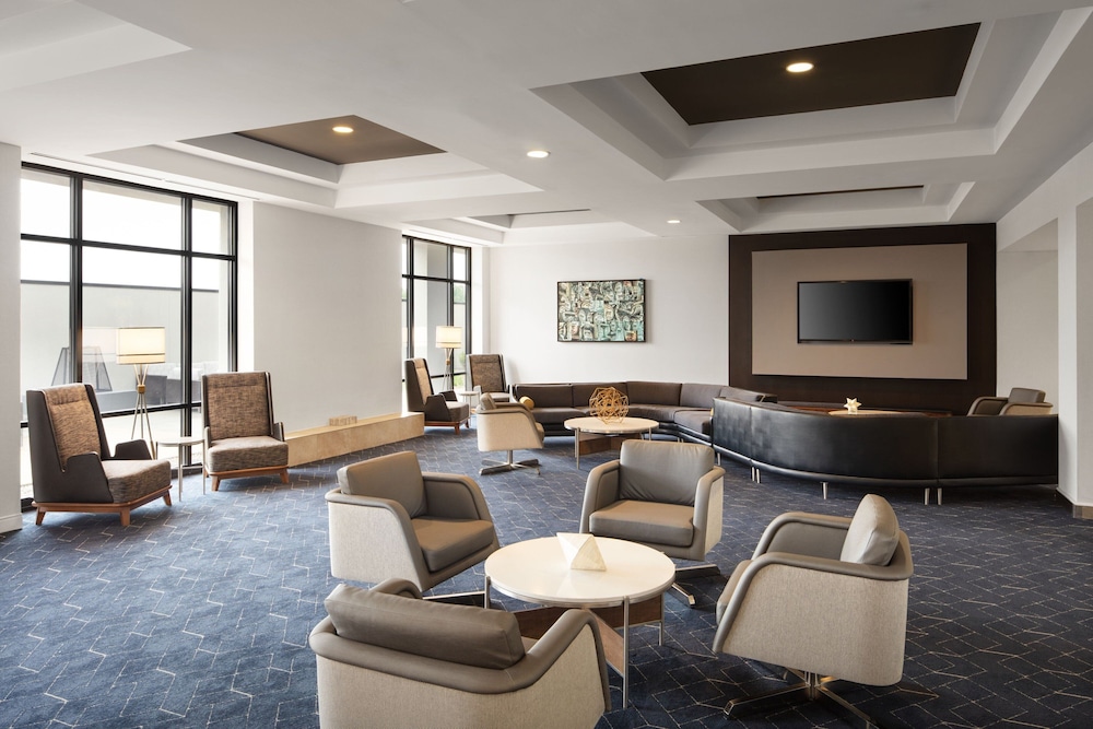Courtyard By Marriott Louisville Airport — Louisville