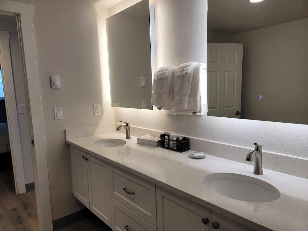 West Beach Suites - photo 93