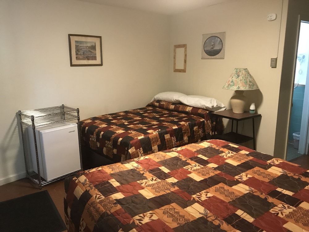 The Evergreen Motel - photo 40
