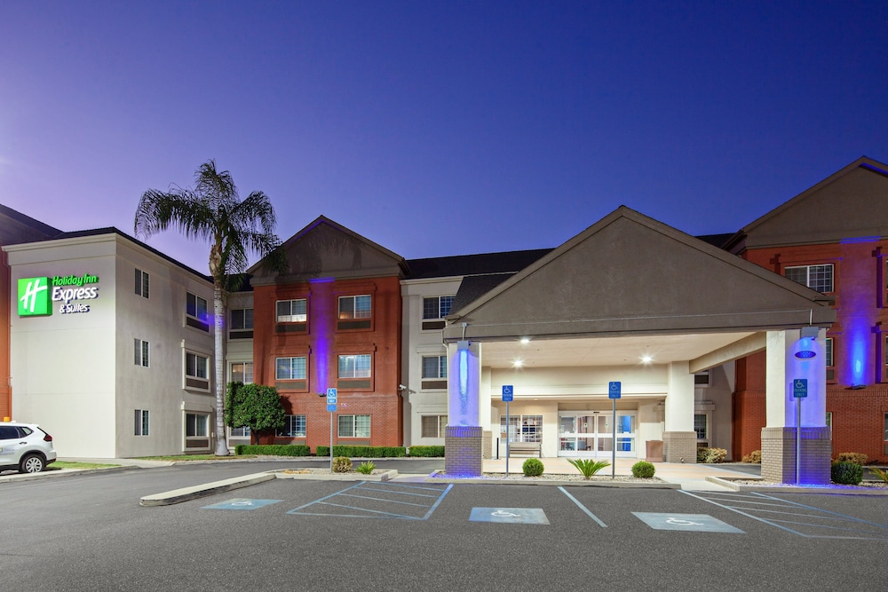 Holiday Inn Express & Suites Tulare by IHG — hotel in Tulare