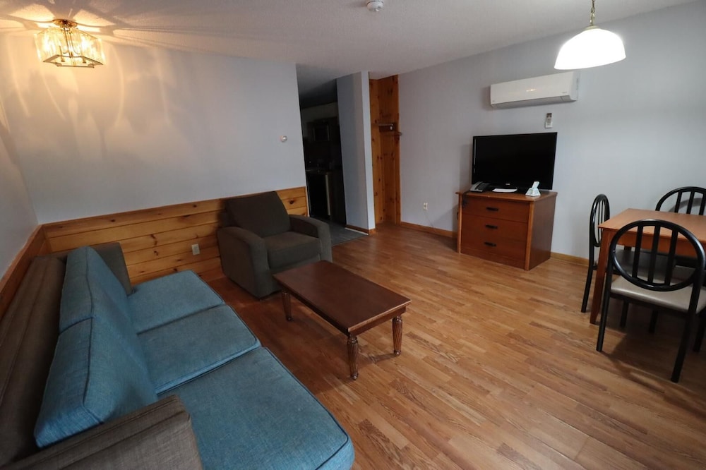 Travelodge by Wyndham Lincoln Near White Mountain - photo 12