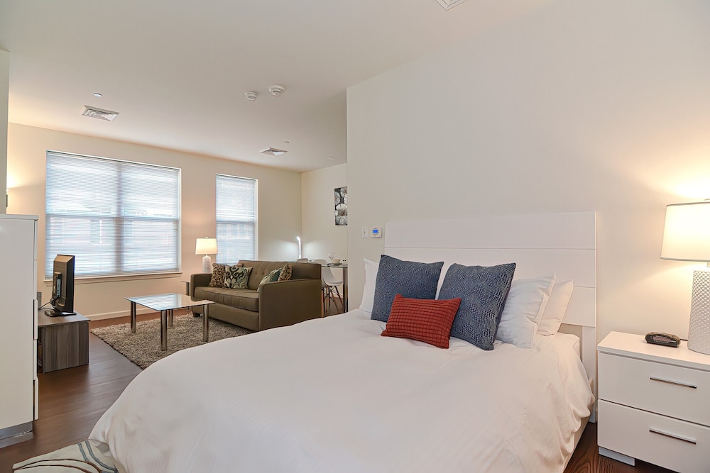 Global Luxury Suites East Boston - photo 9