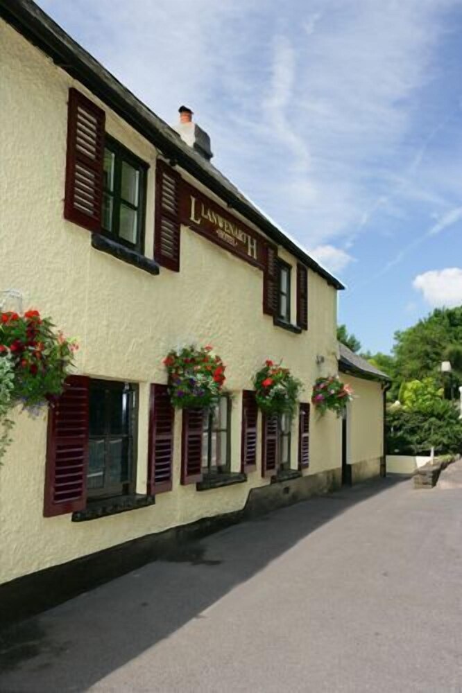 Llanwenarth Hotel - carbon neutral hotel in Abergavenny