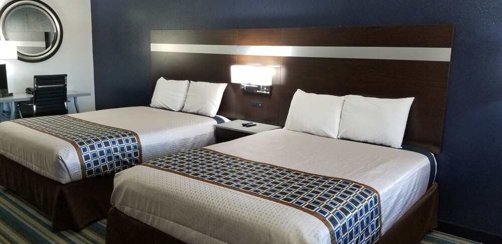 HomeBridge Inn and Suites - photo 4