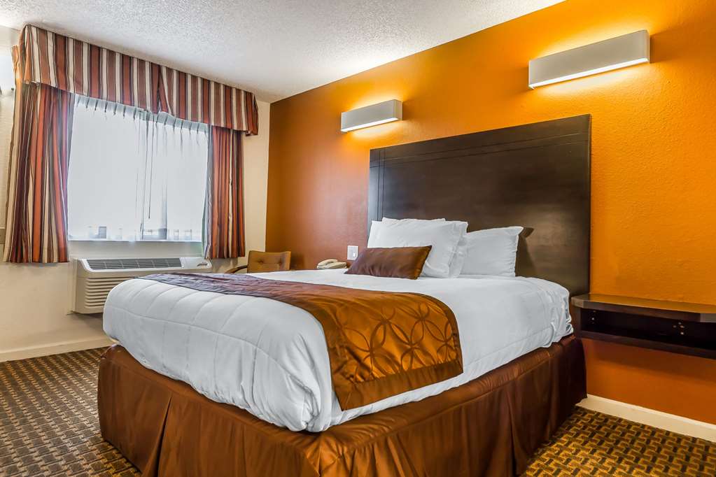 Rodeway Inn Wine Country - photo 9