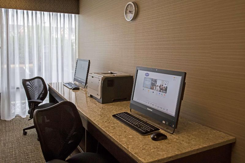 Hampton Inn Philadelphia International Airport - photo 32