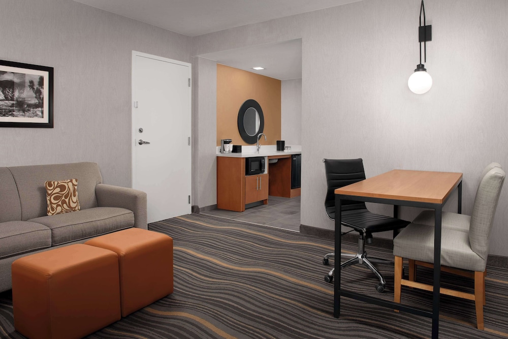 Embassy Suites La Quinta Hotel & Spa - photo 31