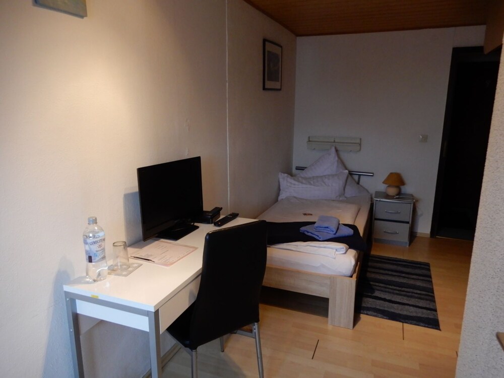 Schne Aussicht — hotel in Rheinstetten