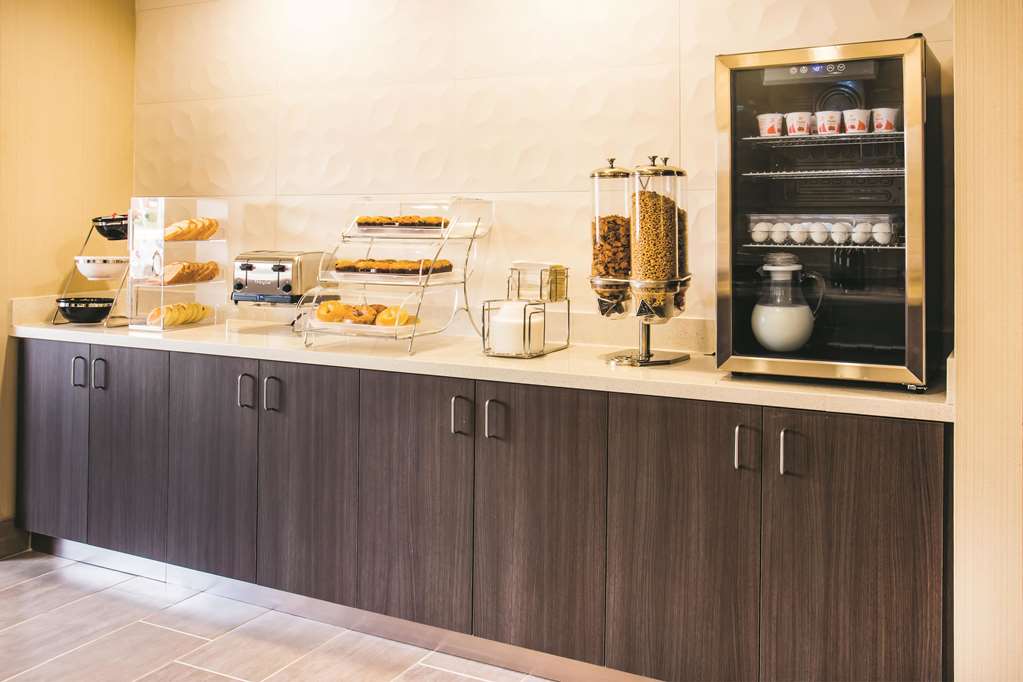 La Quinta Inn & Suites by Wyndham Cincinnati NE Mason - photo 30