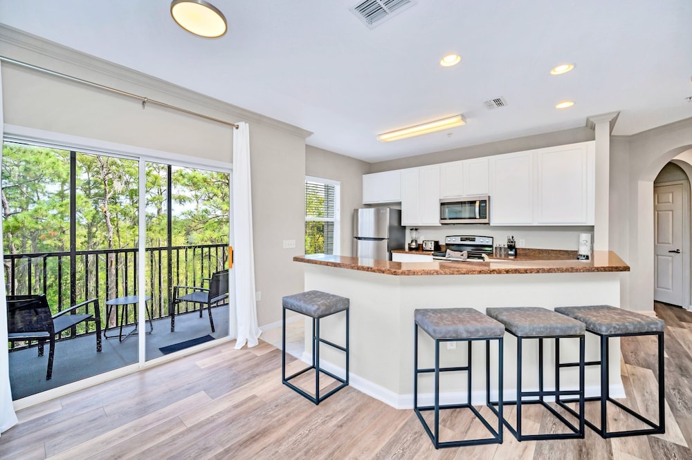 Spacious 3BR Condo with Pool and Hot Tub near Disney — 4-Star Luxury Hotel in Orlando, United States
