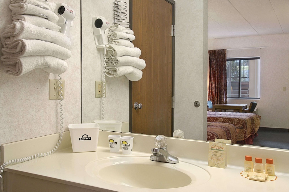 Days Inn by Wyndham Morehead - photo 15