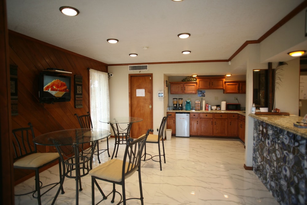 Americas Best Value Inn Edna - photo 25
