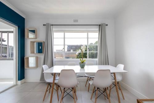 Three Anchor Bay 2BR Near Beach Cafes & Promenade