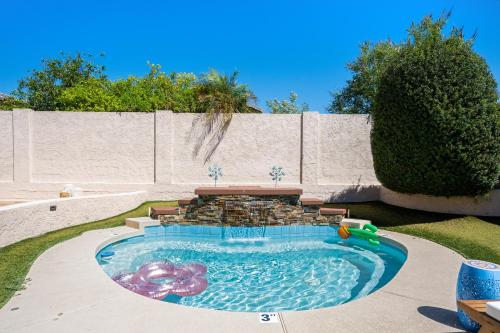 Chic Desert Retreat Lush Spa Pool Mini Golf — Phoenix
