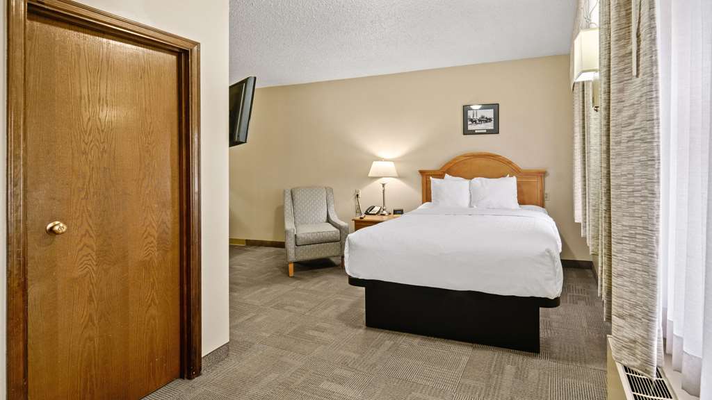 Clarion Hotel & Suites Fairbanks near Ft. Wainwright - photo 7