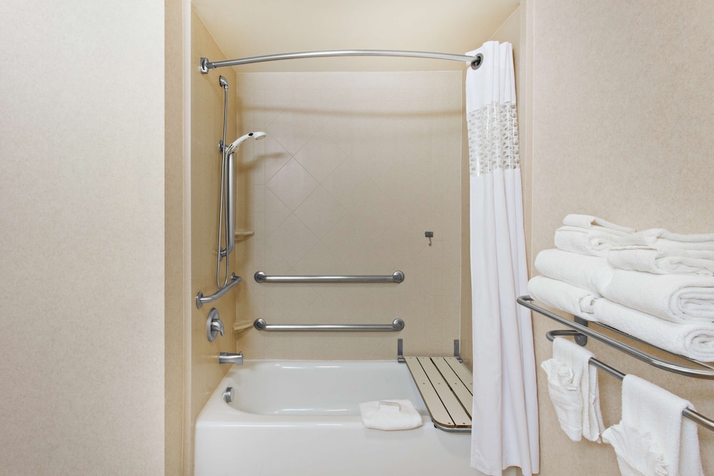 Hampton Inn & Suites Oakland Airport Alameda - photo 15
