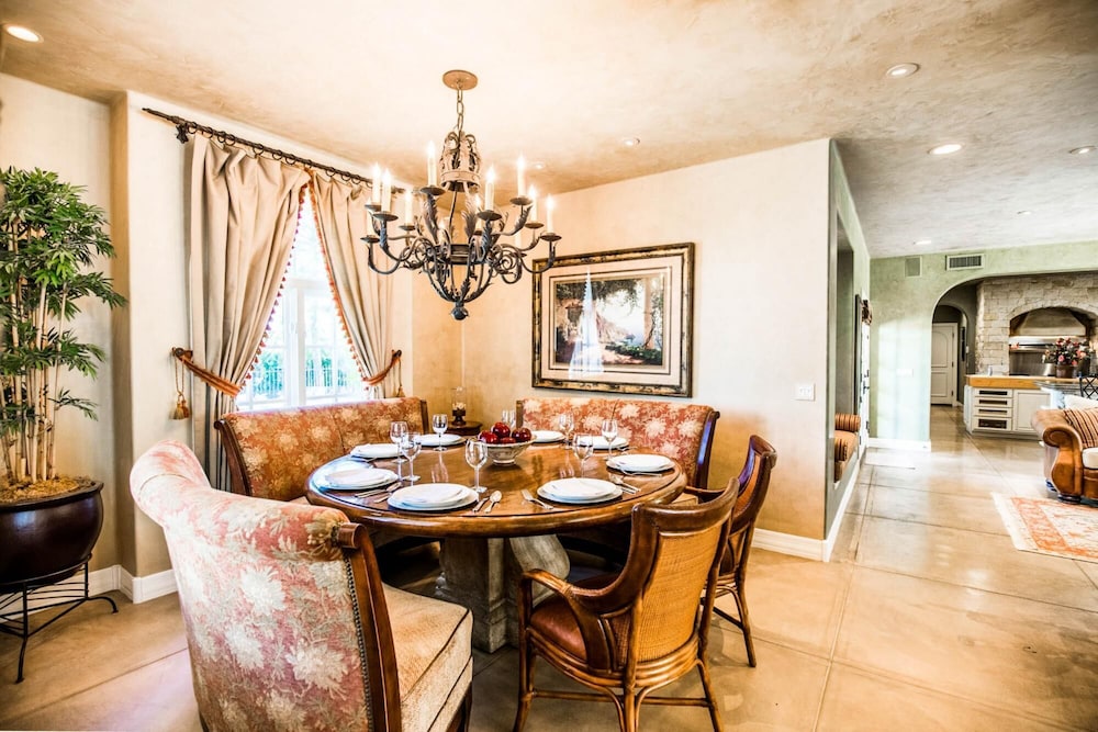 Catalina by AvantStay Private Grand Estate Backyard & Pool - photo 36