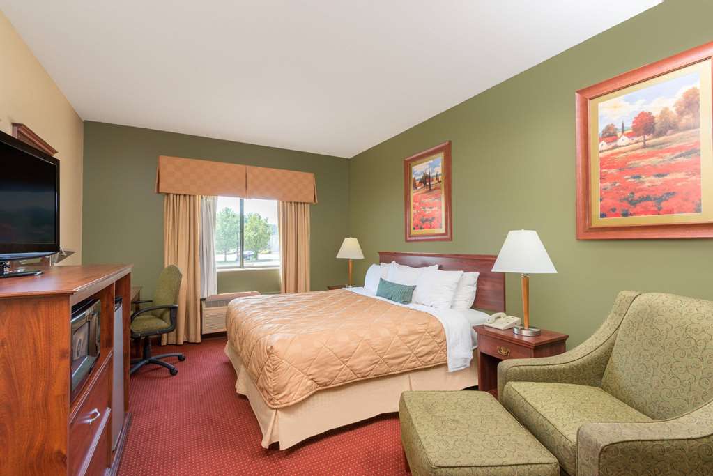 Ramada by Wyndham Catlettsburg Ashland - photo 12