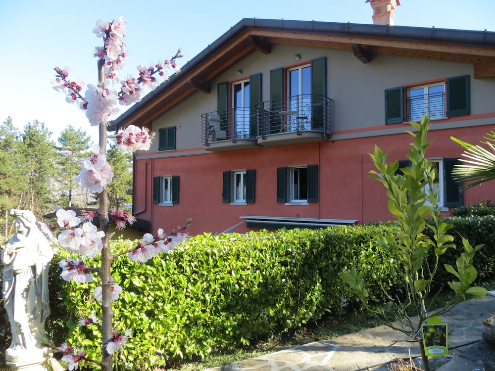 Antica Residenza I Ronchi di Bellagio — 4-Star Luxury Hotel in Bellagio, Italy