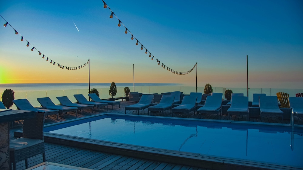 Rooftop pool