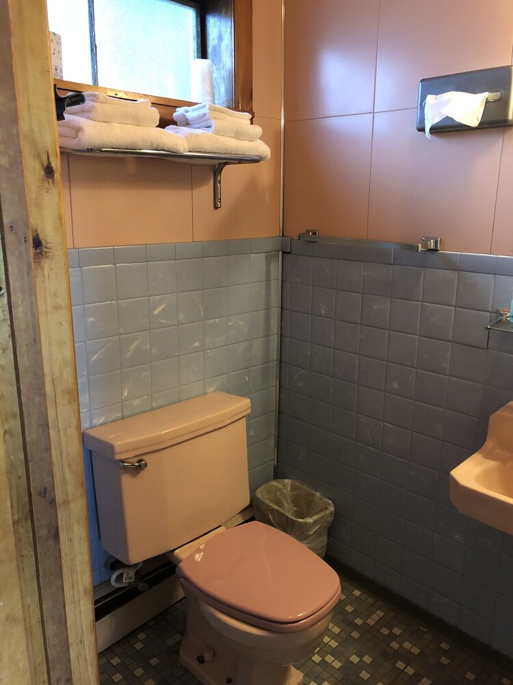Gold Eagle Inn - photo 18