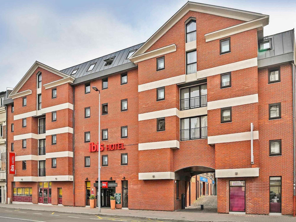 ibis Saint Quentin Basilique in Saint-Quentin, France