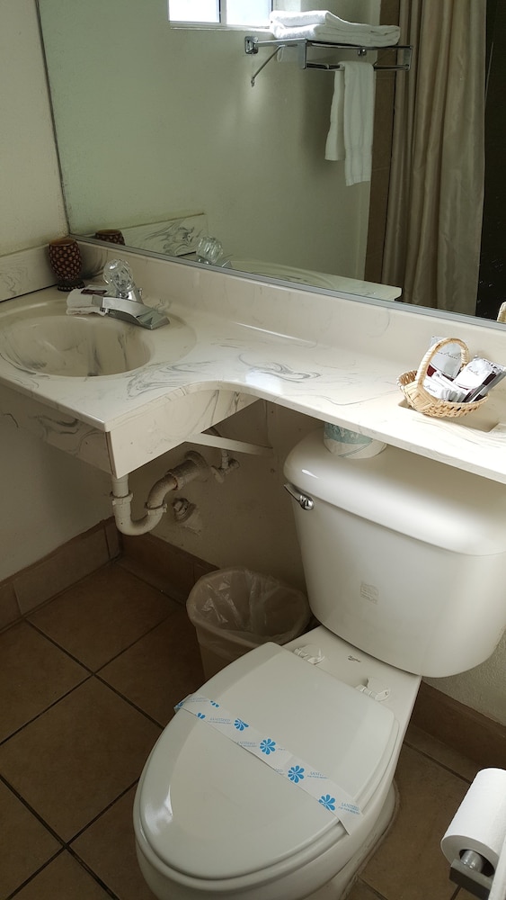 Budget Inn and Suites El Centro - photo 15