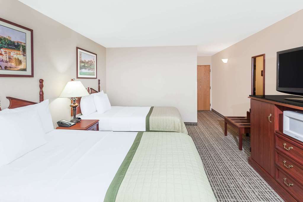 Baymont by Wyndham Elkhart - photo 15