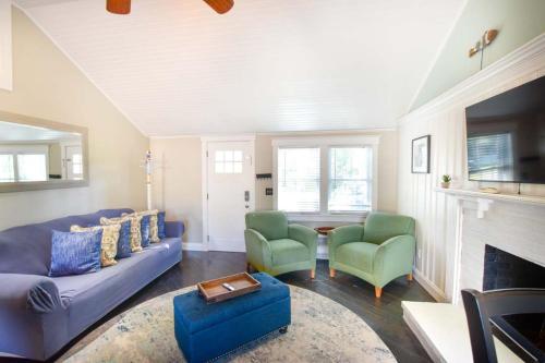 Beautiful Home Walk to Water Dog Welcome — 4-Star Luxury Hotel in Yarmouth, United States