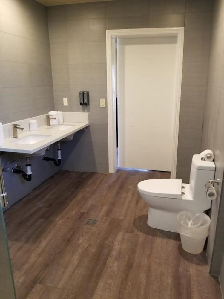 Le Blanc Inn & Suites - photo 4