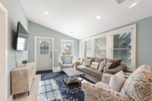 222 W Ashley Sea Breeze Minutes to the Ocean and Downtown Folly Beach - photo 2