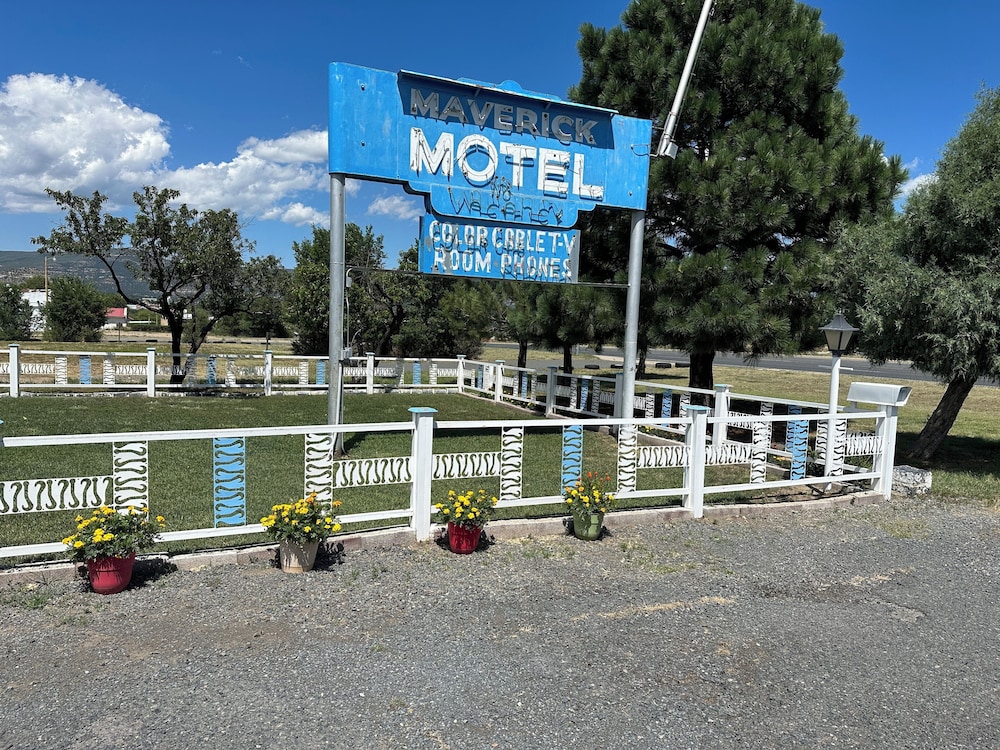 Maverick Motel and Glamp Ground - photo 42