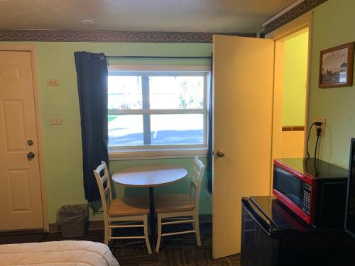 Tour Inn Motel - photo 15