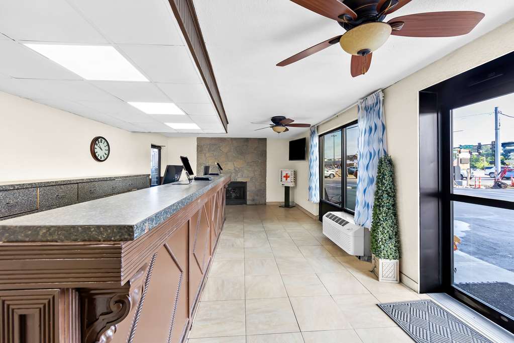 Clarion Inn & Suites near the Leconte Center Pigeon Forge - photo 8