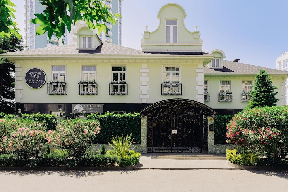 Green House Apartments — 4-Star Luxury Hotel in Sochi, Russia