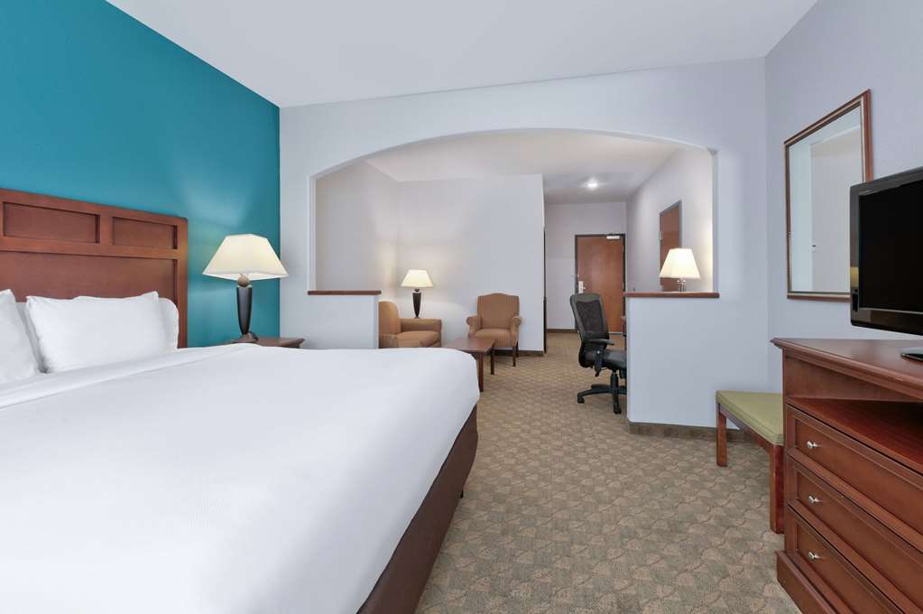 Baymont Inn & Suites by Wyndham Glen Rose - photo 22