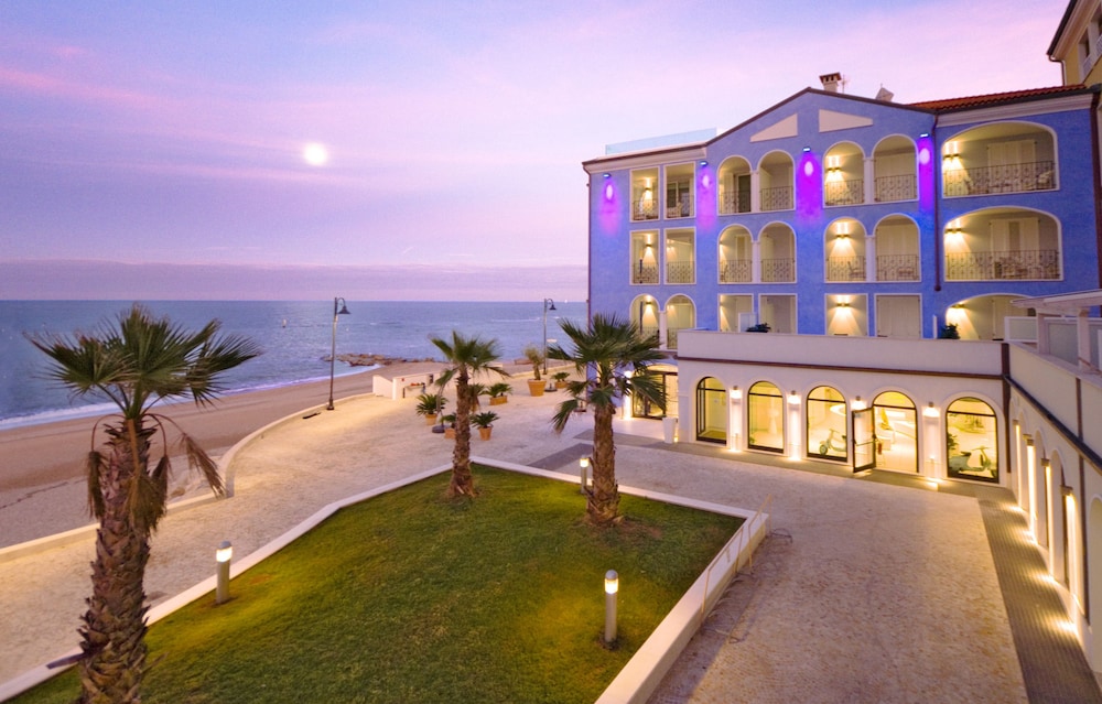Life Hotel - last minute hotel in Porto Recanati