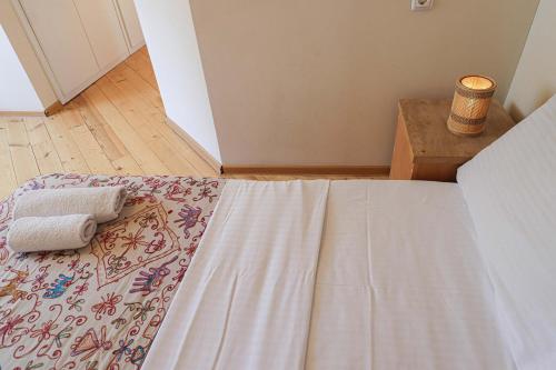 Bright 3BR Apartment in Old Tbilisi by Wehost