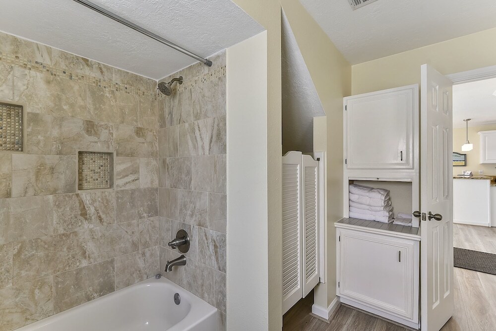 Beachfront Paradise - carbon neutral hotel in Galveston