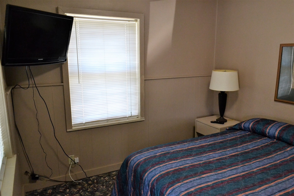 Innkeeper Motel - photo 17